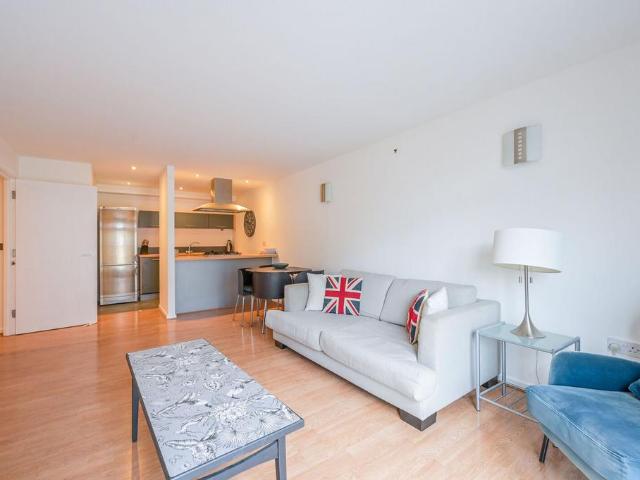 Flat for sale in Blackwall, Greater London