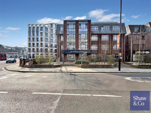 Flat for sale in London Borough of Hounslow, Greater London