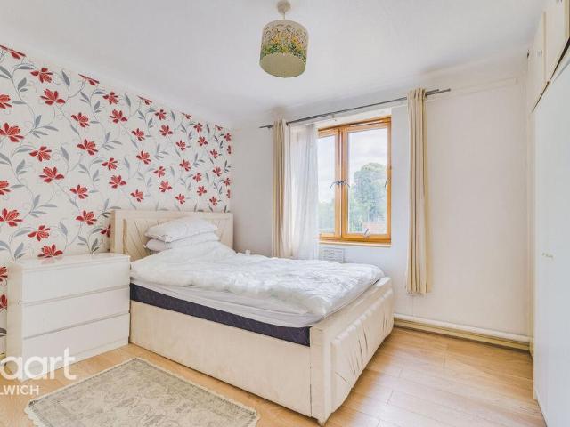 Flat for sale in Dulwich, Greater London