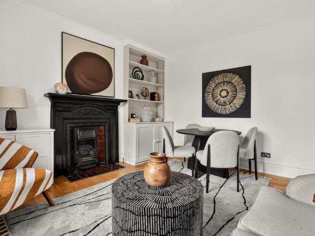 Flat for sale in Fulham, Greater London