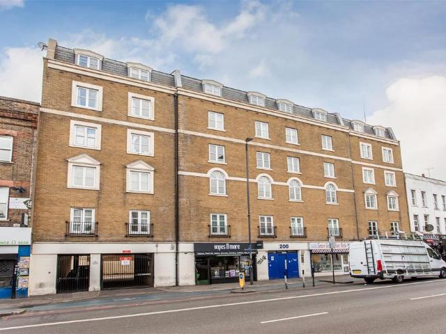 Flat for sale in Stepney, Greater London