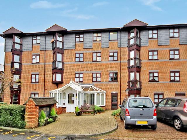 Flat for sale in Belle Grove, Greater London