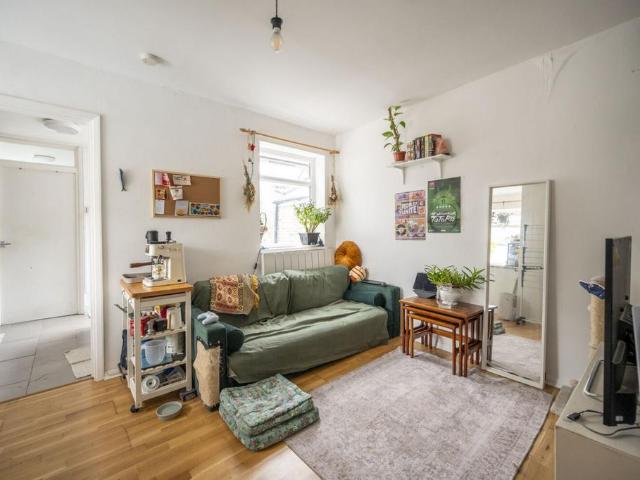 Flat for sale in Forest Gate, Greater London