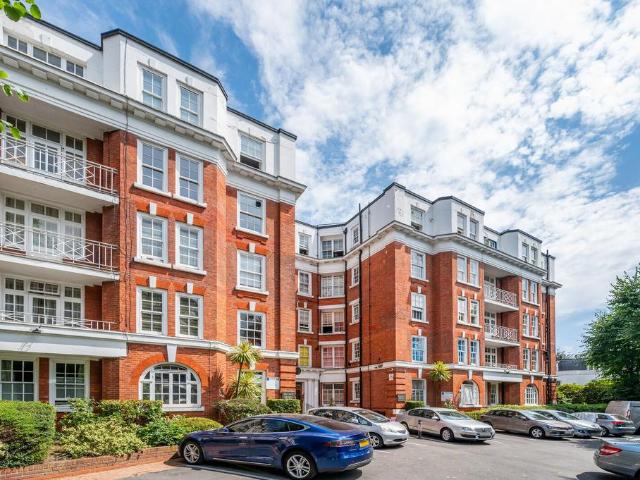 Flat for sale in St. John's Wood, Greater London
