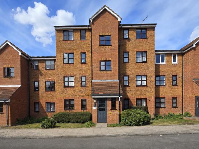 Flat for sale in London Borough of Lewisham, Greater London