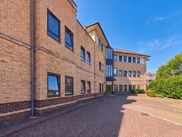 Flat for sale in Heol-las, Surrey