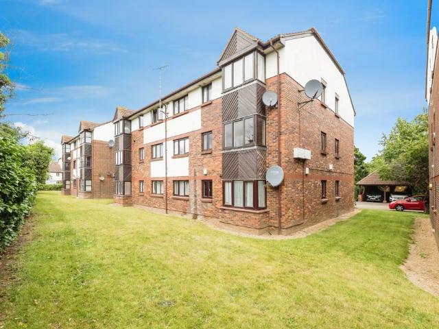 Flat for sale in West Thurrock, Purfleet