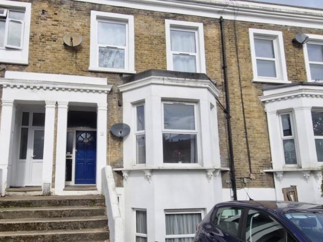 Flat for sale in Shooters Hill, Greater London