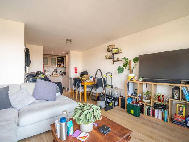 Flat for sale in Stratford Marsh, Greater London