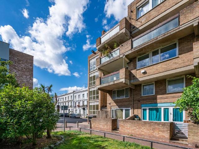 Flat for sale in Kensal Town, Greater London