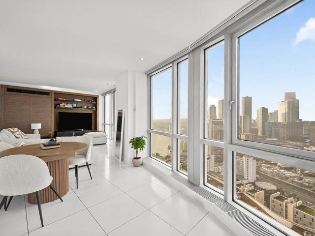 Flat for sale in Greenwich Peninsula, Greater London