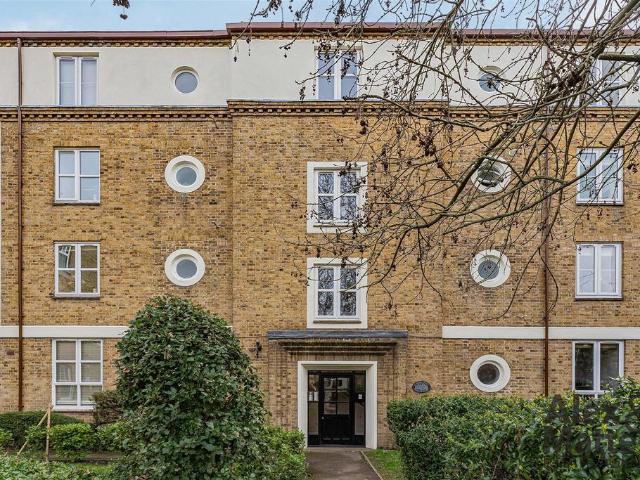 Flat for sale in London Borough of Lewisham, Greater London