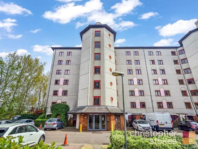 Flat for sale in Broxbourne, Hertfordshire