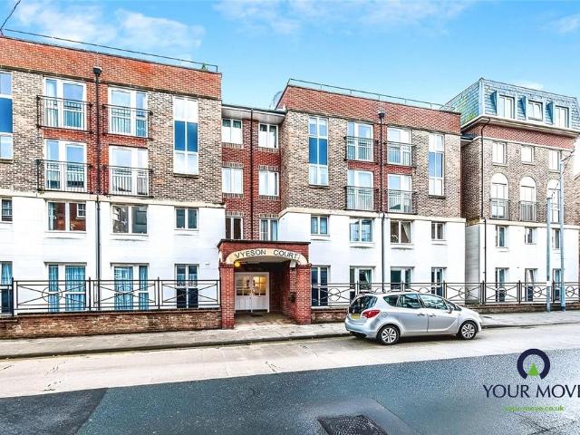 Flat for sale in East Cliff, Thanet