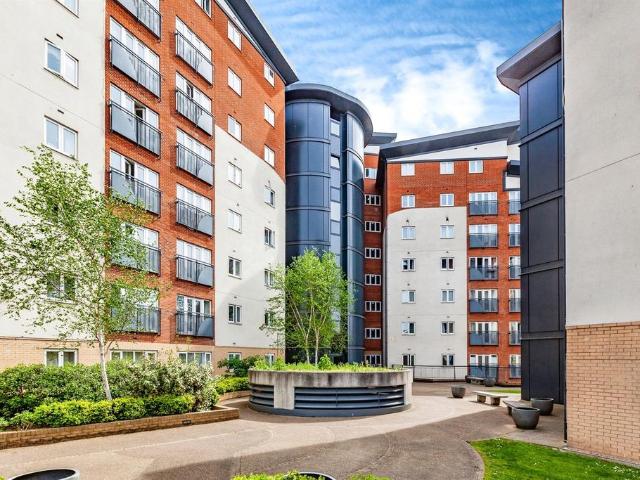 Flat for sale in Slough