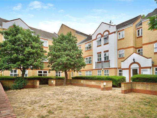 Flat for sale in Beckton, Greater London