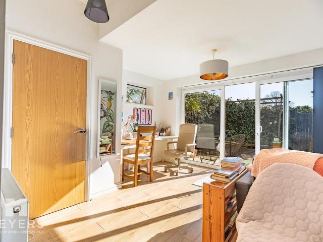Flat for sale in Pokesdown, Bournemouth