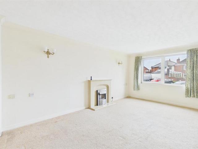 Flat for sale in Halesowen, West Midlands