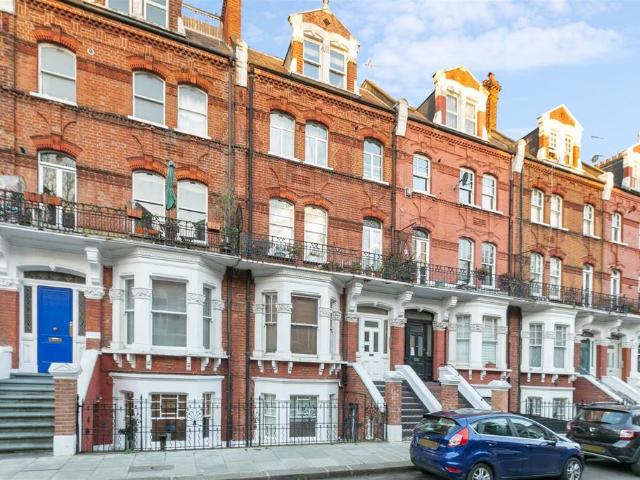 Flat for sale in West Kensington, Greater London