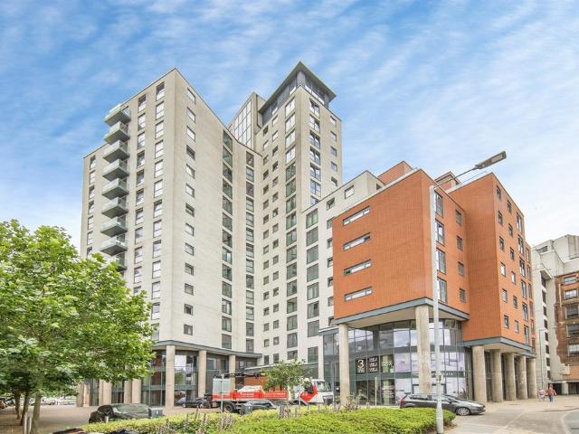 Flat for sale in Key Street, Suffolk