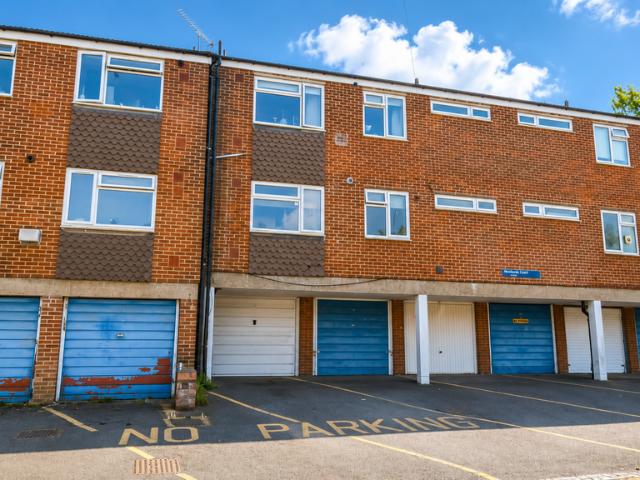Flat for sale in Stonebridge, Pachesham Park