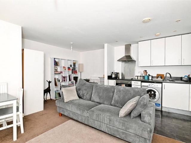 Flat for sale in Midway, Kent
