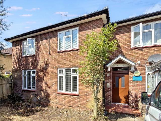 Flat for sale in Elstree and Borehamwood, Borehamwood