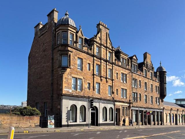 Flat for sale in Meadowbank, Scotland