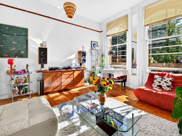 Flat for sale in West Dulwich, Greater London