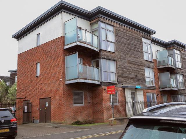 Flat for sale in Castlefield, Cressex