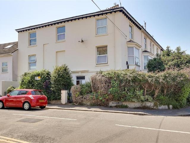 Flat for sale in Worthing, West Sussex