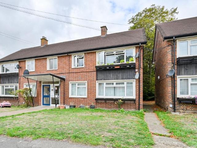 Flat for sale in Molesey, Elmbridge