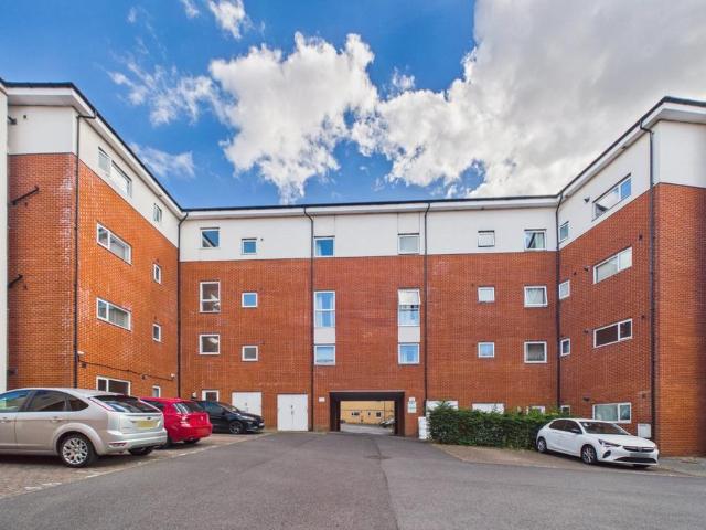 Flat for sale in Whitley, Reading