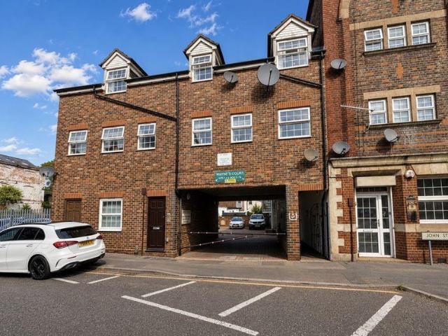 Flat for sale in Spring Park, Luton