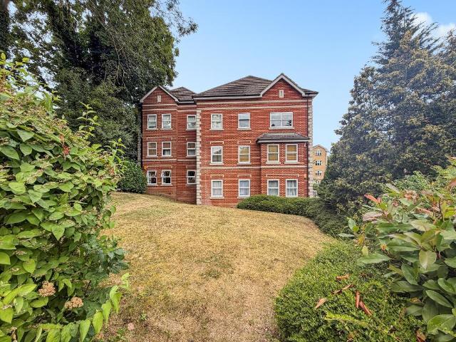 Flat for sale in London Borough of Croydon, Greater London