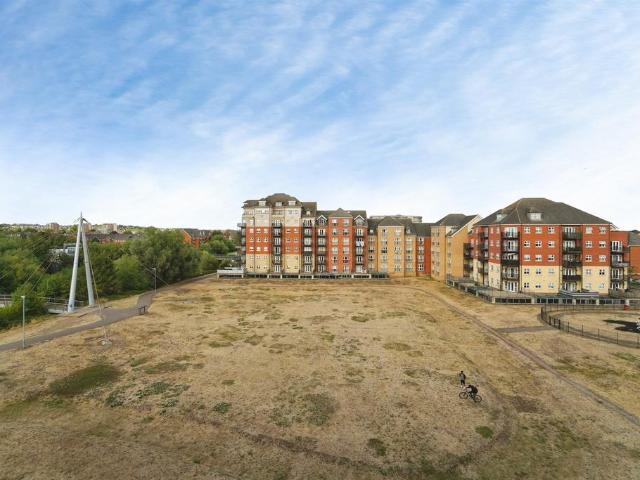 Flat for sale in Cauldwell, Bedford