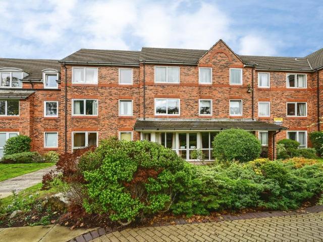 Flat for sale in Crosby, Sefton