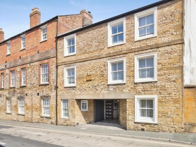 Flat for sale in Yeovil, Somerset