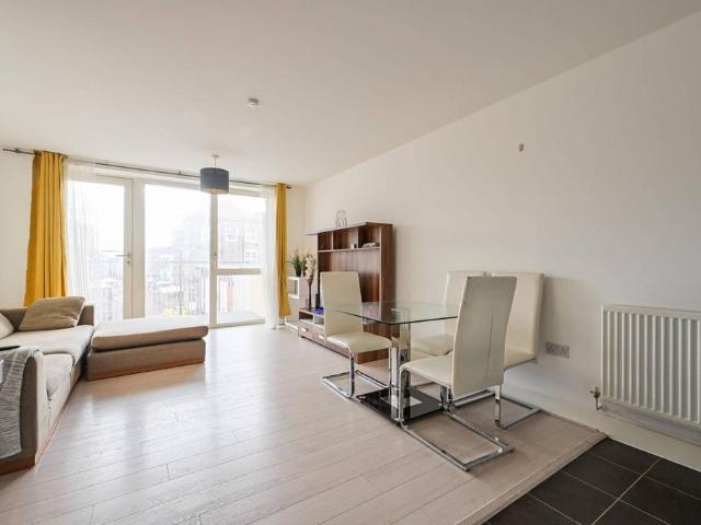 Flat for sale in Bromley-by-Bow, Poplar Grove