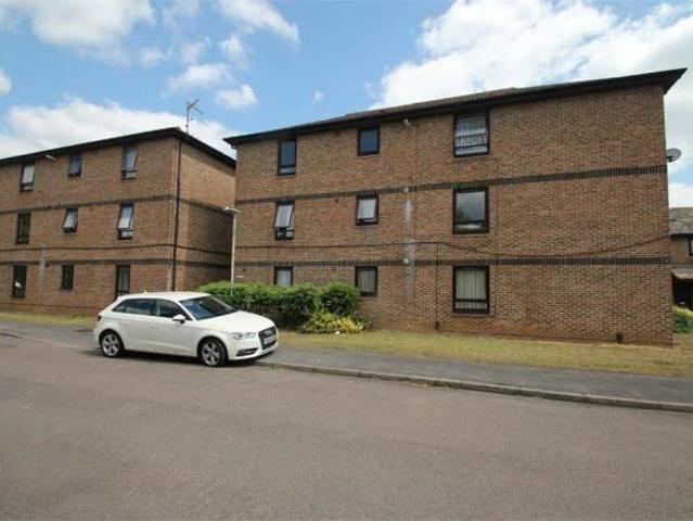 Flat for sale in Slough