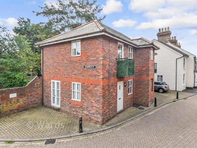 Flat for sale in The Brents, Swale