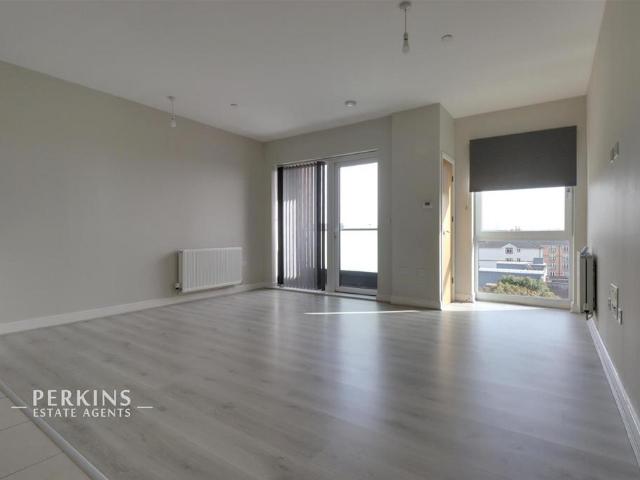 Flat for sale in London Borough of Ealing, Greenford
