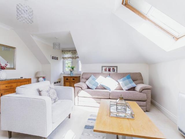 Flat for sale in Hillview, Surrey