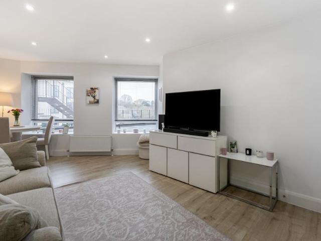 Flat for sale in Little Stanmore, Greater London