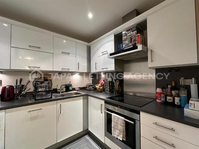 Flat for sale in St. George in the East, Wapping