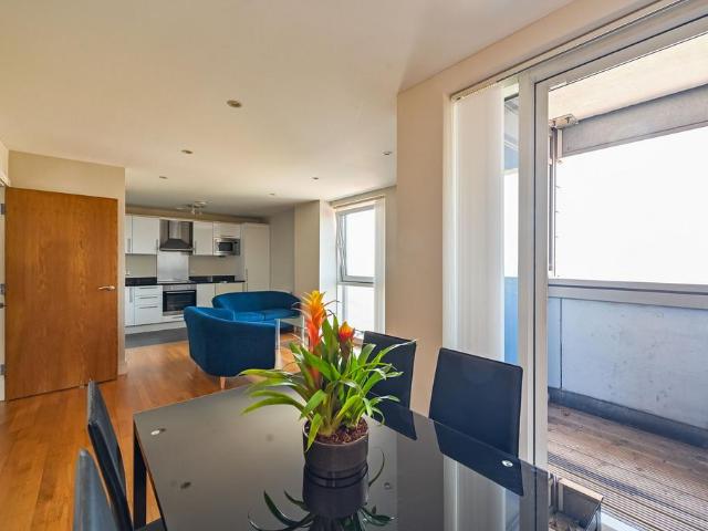 Flat for sale in Blackwall, Greater London