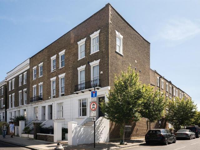 Flat for sale in Kentish Town, Greater London
