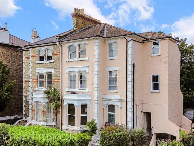 Flat for sale in Royal Borough of Kingston upon Thames, Greater London
