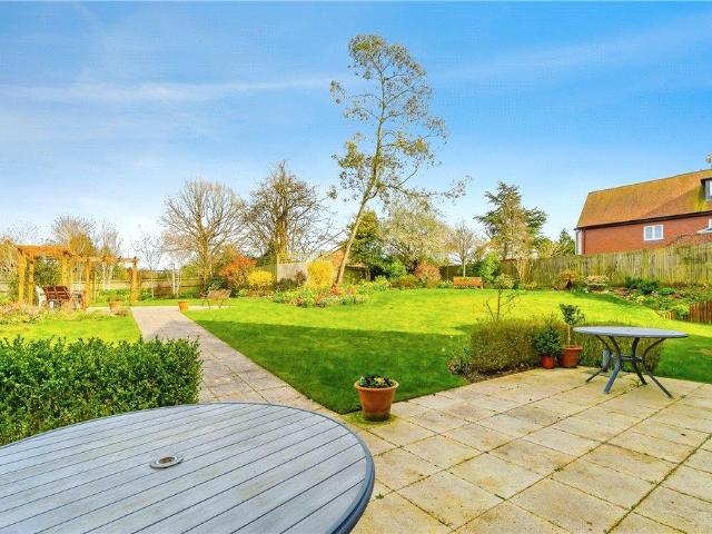 Flat for sale in Hillview, Surrey