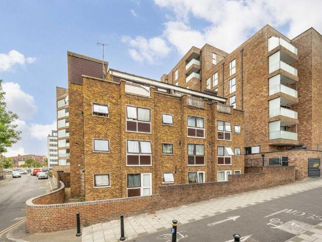 Flat for sale in South Harrow, Greater London